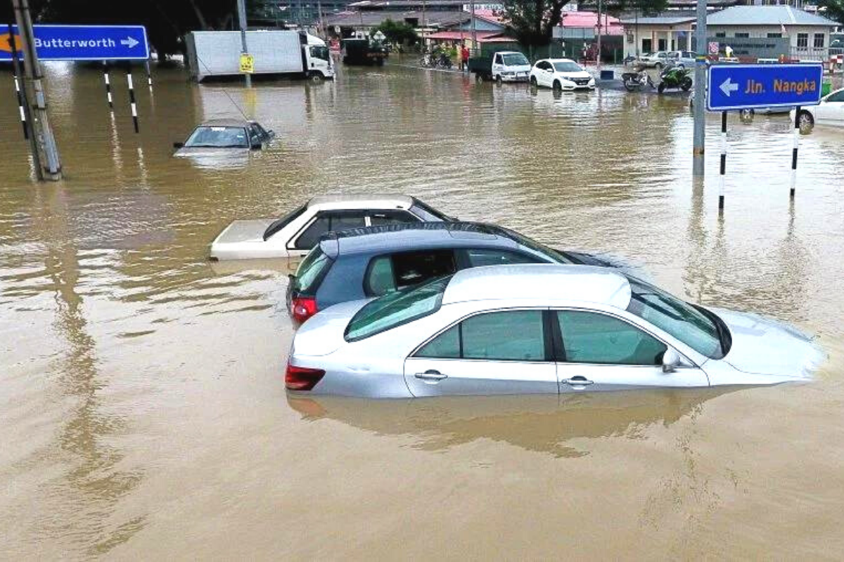 Tips for Driving Through the Rain this Monsoon Season