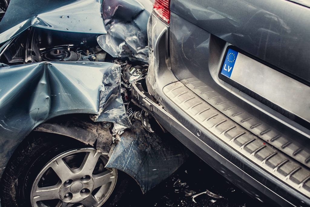 Car accident involving two cars